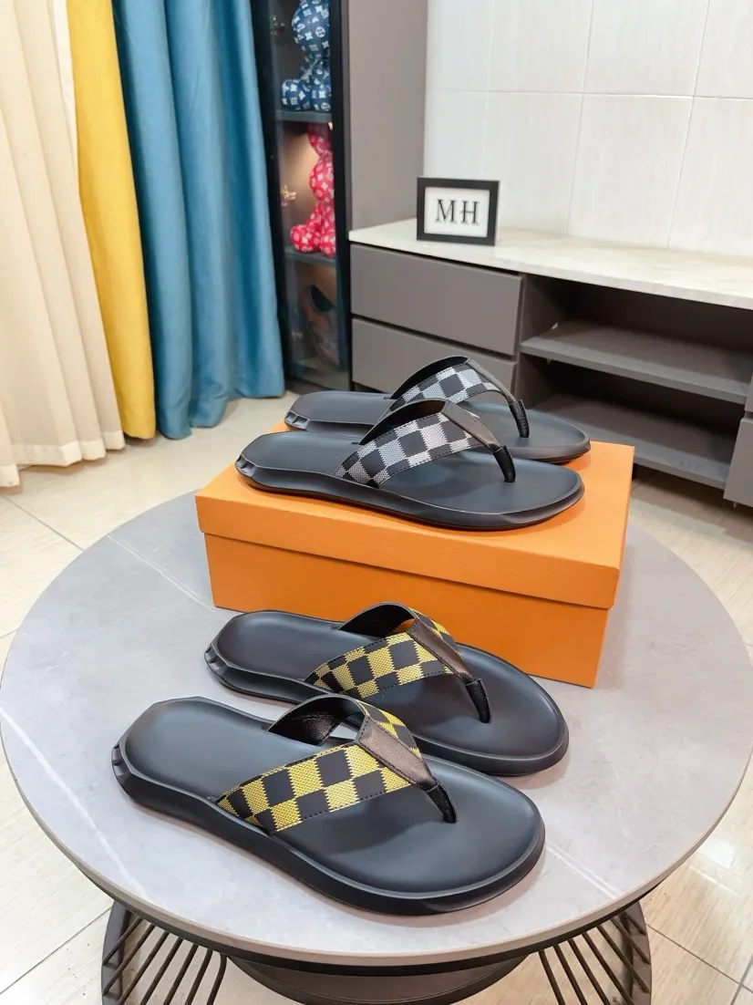 Men's shoes 💰260🌹🌹 (lv-Louis Vuitton) new men's sandals, high-end boutique, exquisite embossed logo decoration on the upper, fine workmanship, super soft soles, casual, loose and comfortable, a must-have in summer! \nsize：38-44